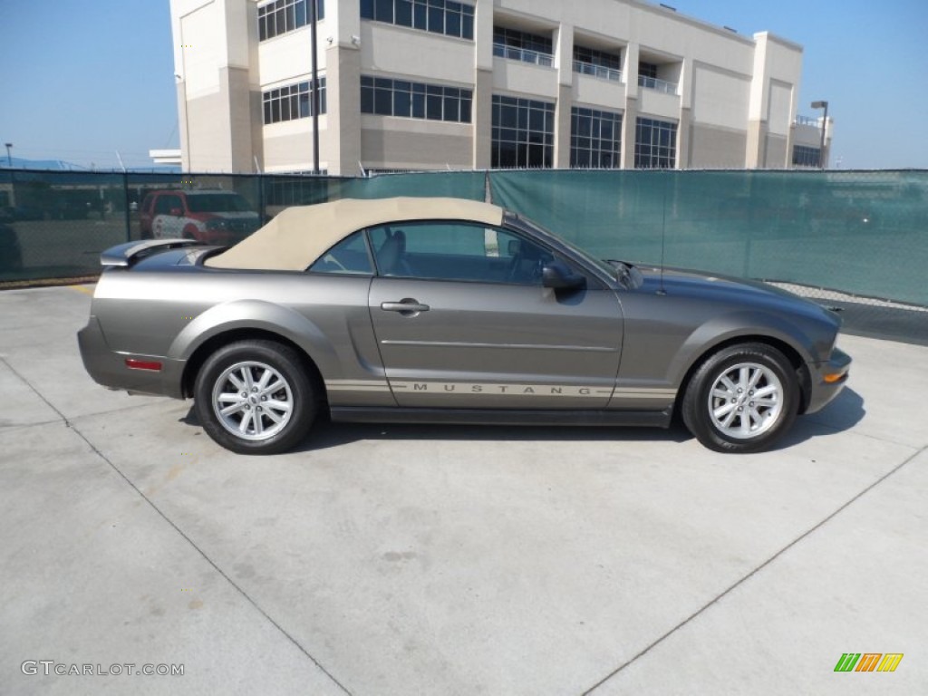 2005 Mustang V6 Deluxe Convertible - Mineral Grey Metallic / Medium Parchment photo #2