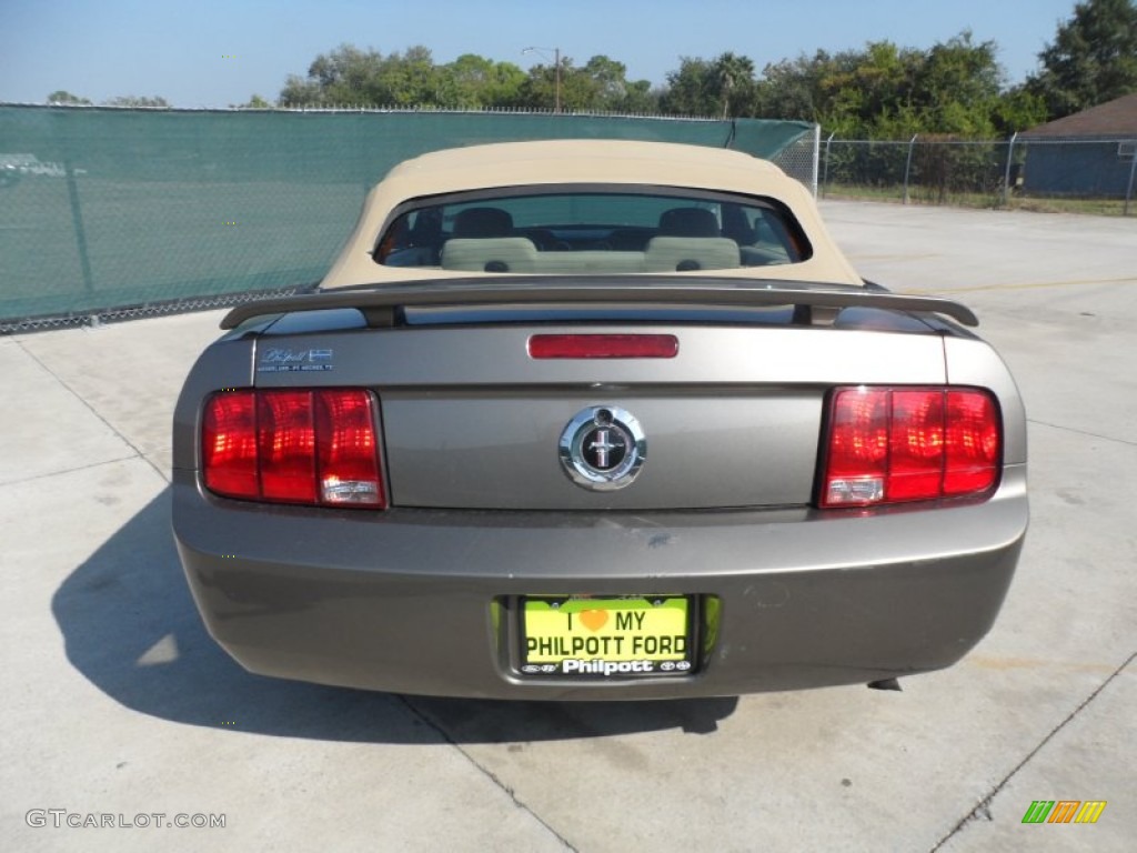 2005 Mustang V6 Deluxe Convertible - Mineral Grey Metallic / Medium Parchment photo #4