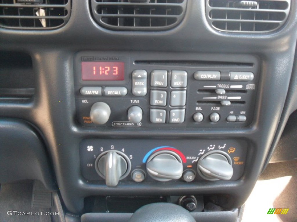 1999 Pontiac Grand Prix GT Coupe Audio System Photos