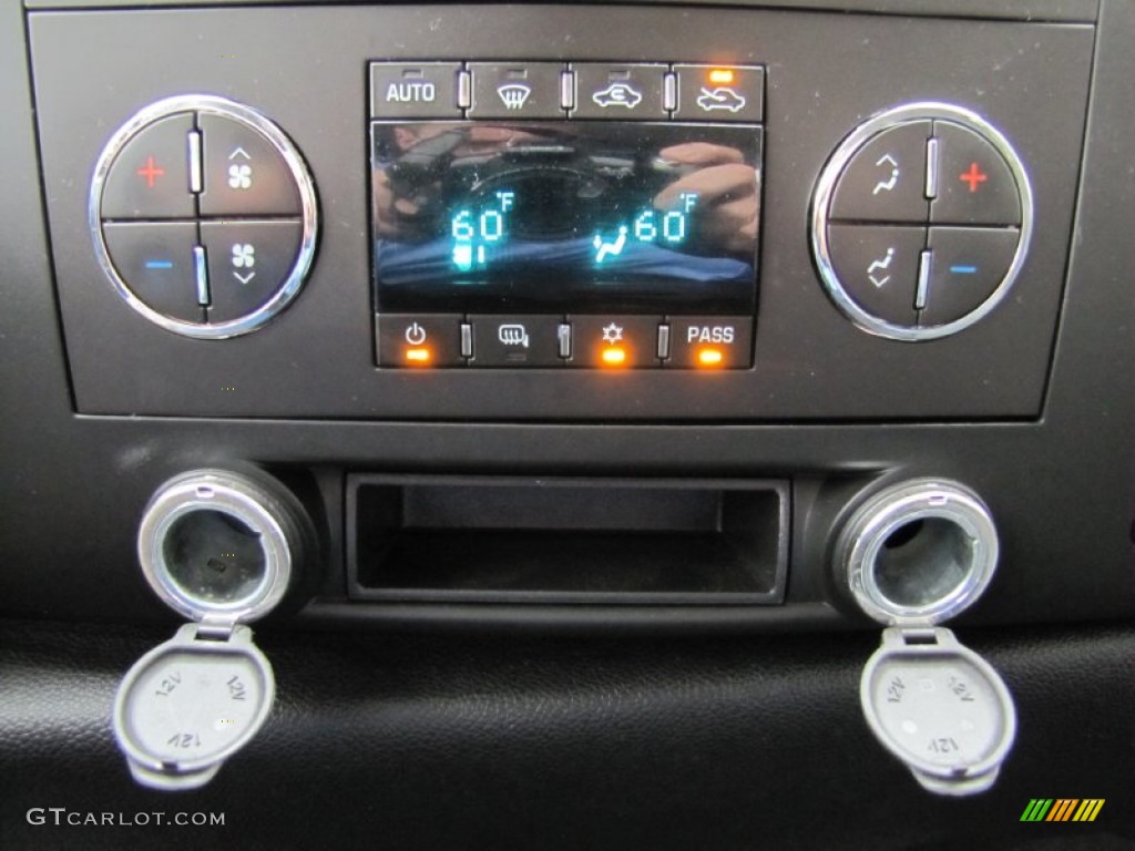 2009 Chevrolet Silverado 3500HD LT Crew Cab 4x4 Dually Controls Photo #55066521