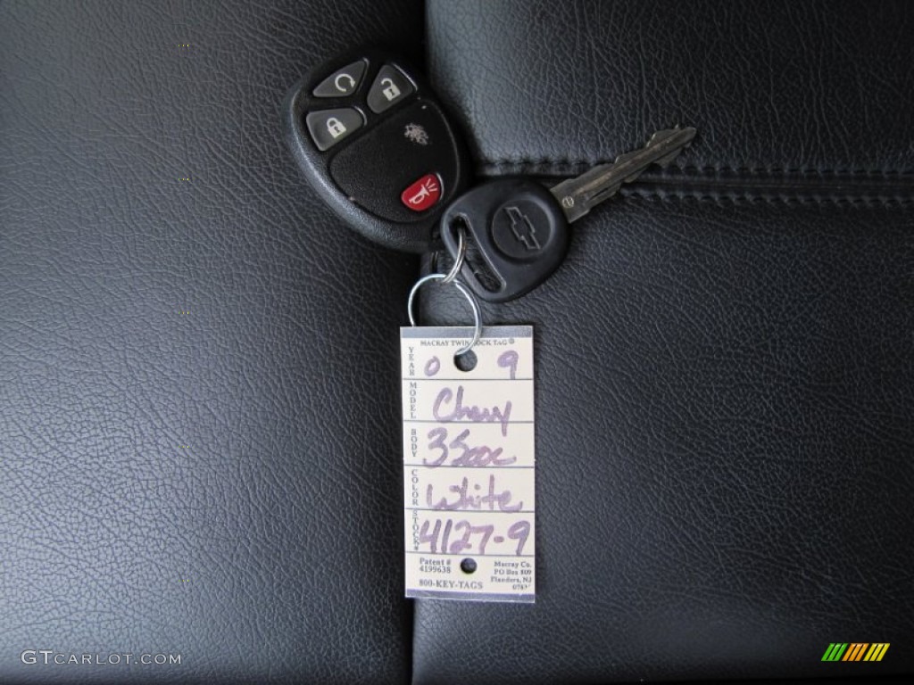 2009 Chevrolet Silverado 3500HD LT Crew Cab 4x4 Dually Keys Photos