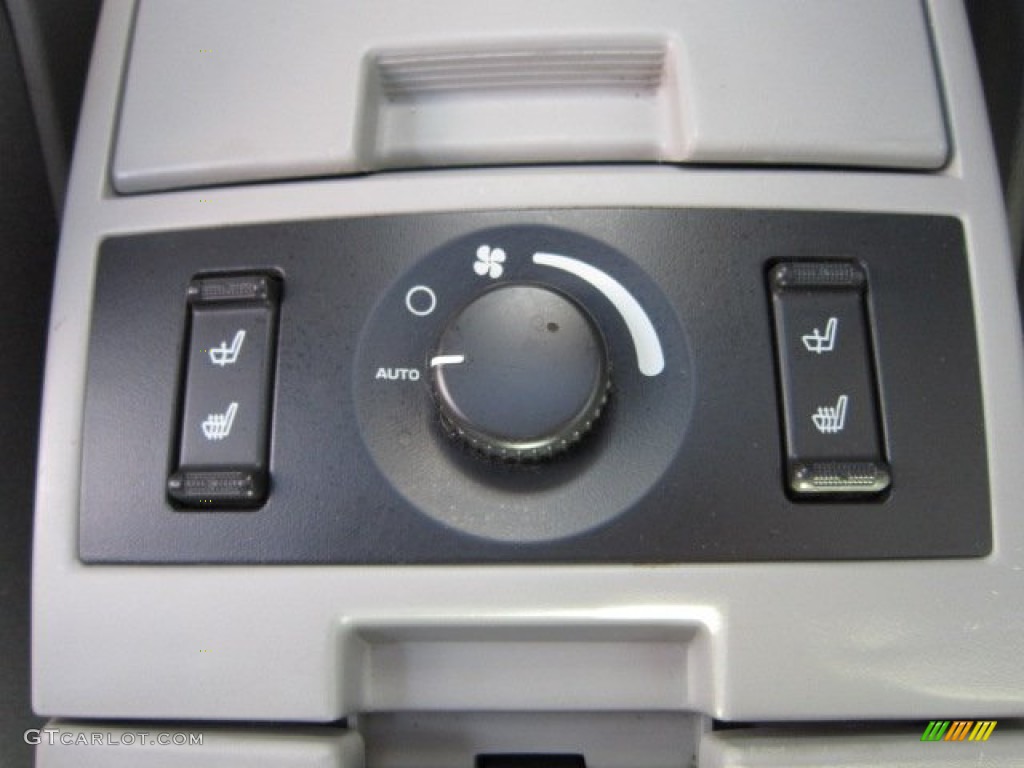2008 Chrysler Pacifica Touring AWD Controls Photo #55067208