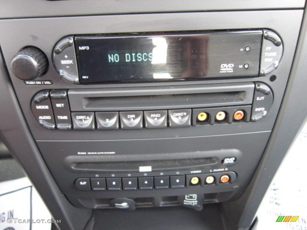 2008 Chrysler Pacifica Touring AWD Audio System Photos