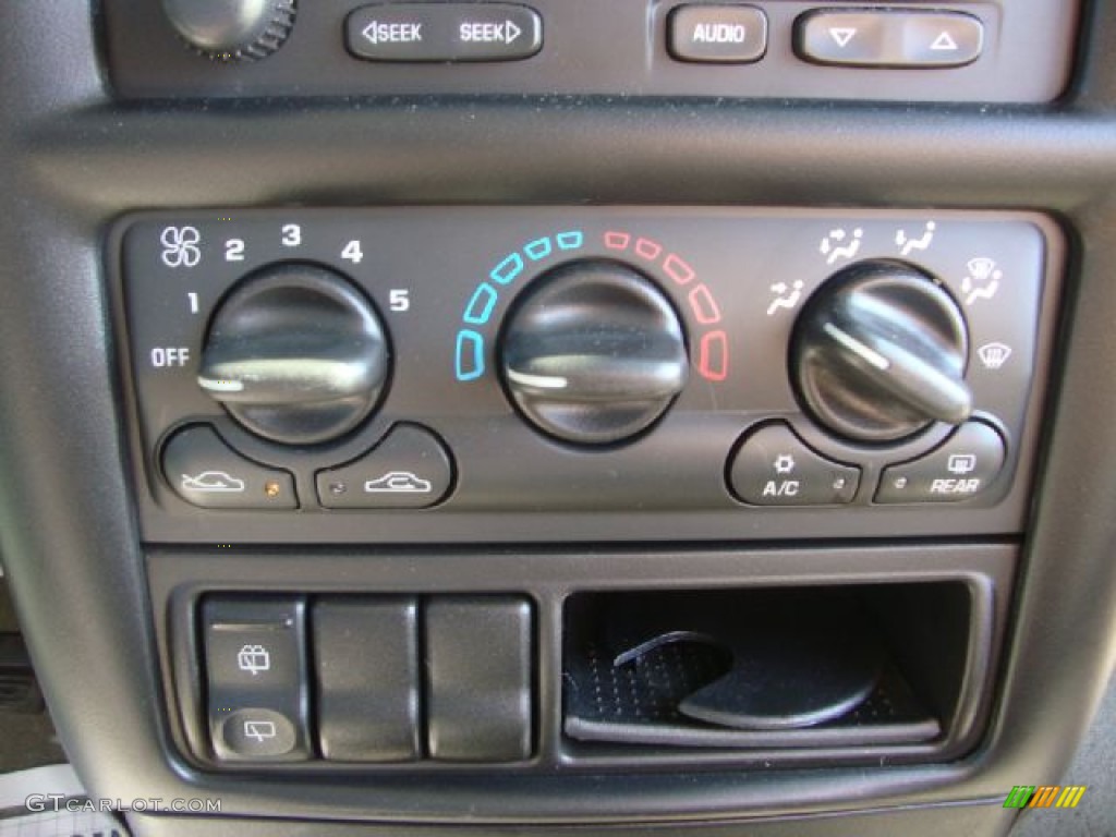 2004 Chevrolet Venture LS Controls Photo #55067634