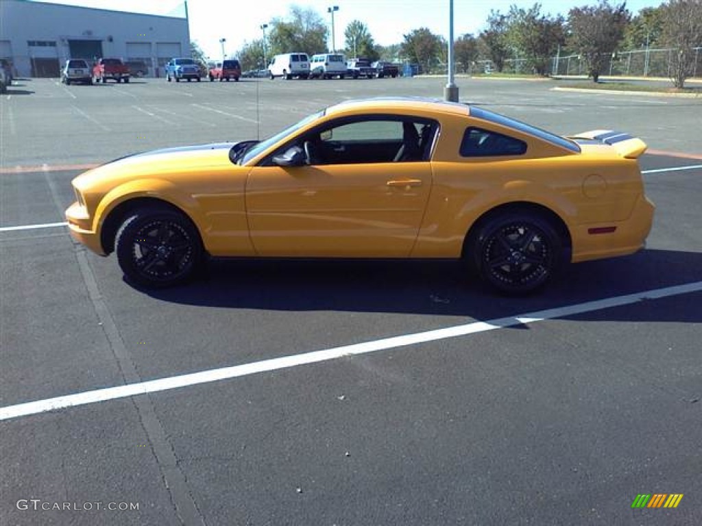 2008 Mustang V6 Deluxe Coupe - Grabber Orange / Dark Charcoal photo #18