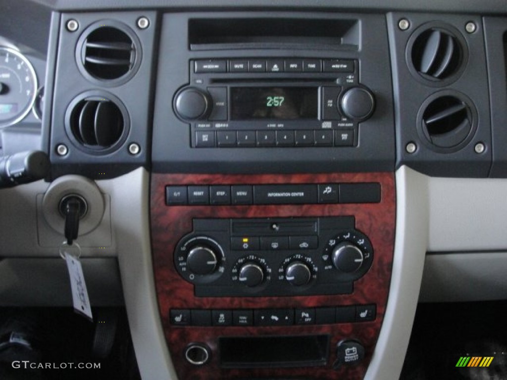 2007 Jeep Commander Limited Controls Photo #55068813