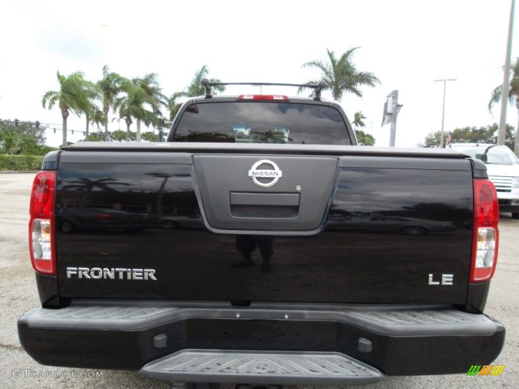 2007 Frontier LE Crew Cab - Super Black / Desert photo #6