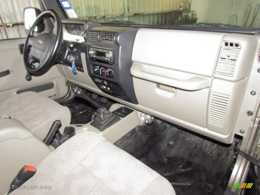 2004 Wrangler Rubicon 4x4 - Light Khaki Metallic / Khaki photo #14