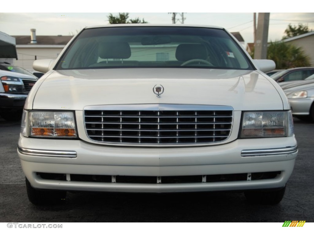 White Diamond 1997 Cadillac DeVille Sedan Exterior Photo #55081915