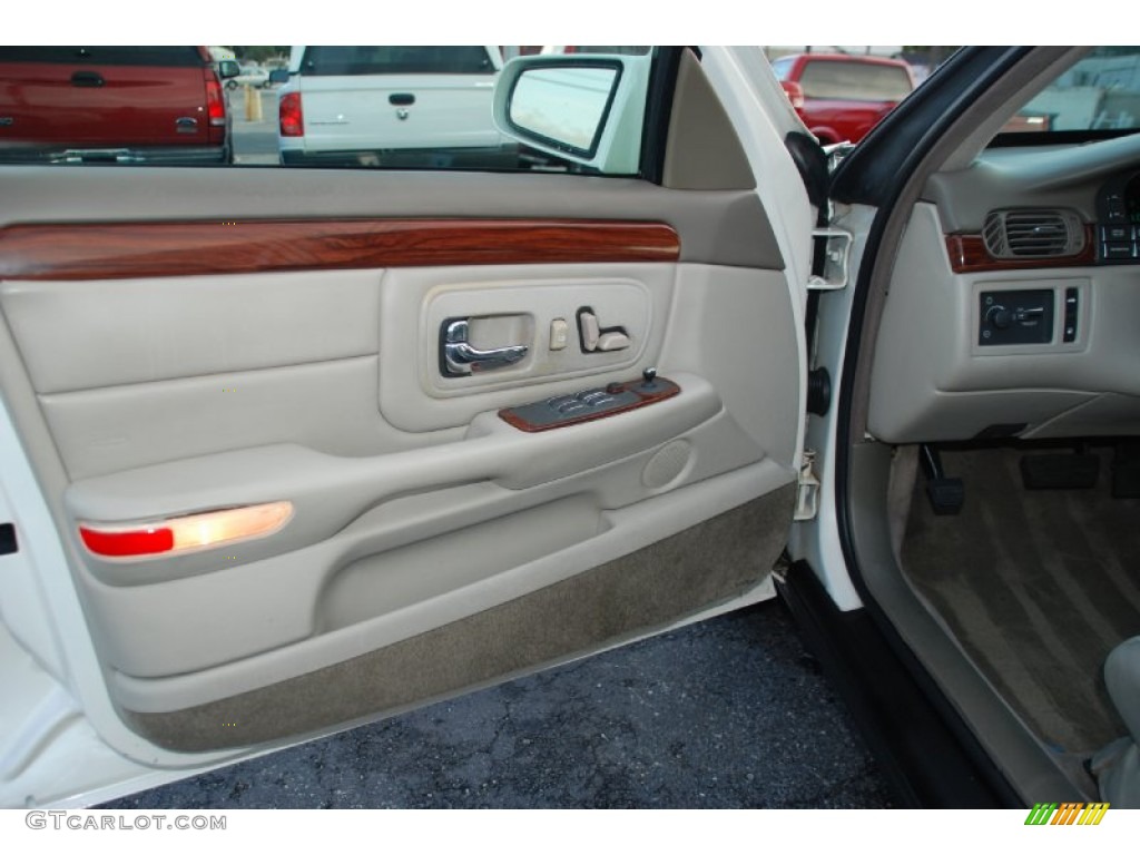 1997 Cadillac DeVille Sedan Shale/Neutral Door Panel Photo #55082029