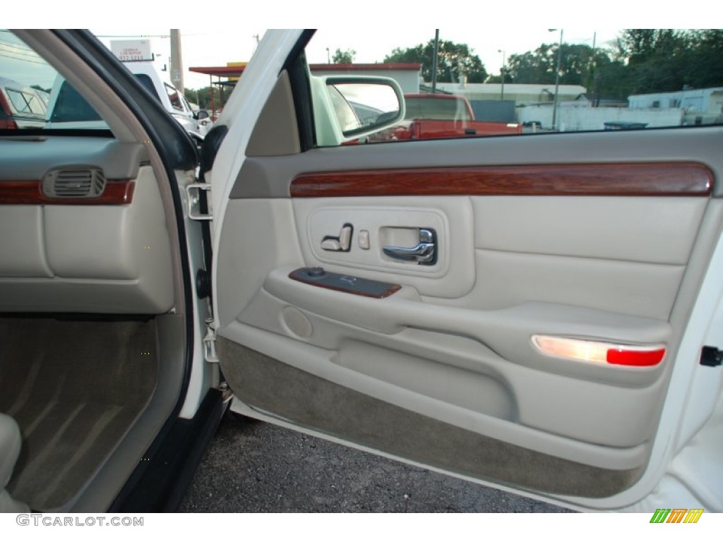 1997 Cadillac DeVille Sedan Shale/Neutral Door Panel Photo #55082038