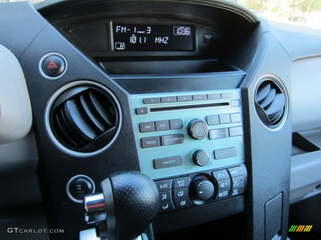 2010 Pilot LX 4WD - Polished Metal Metallic / Gray photo #29