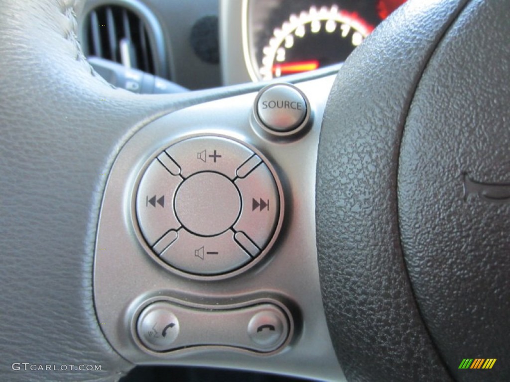 2011 Nissan Cube 1.8 SL Controls Photo #55084306