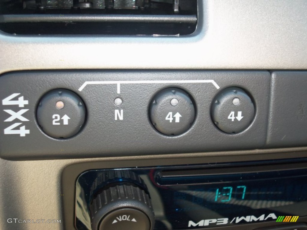 2012 Chevrolet Colorado LT Crew Cab 4x4 Controls Photo #55086310