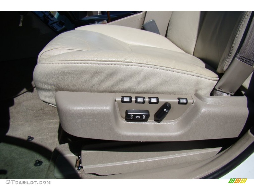 2004 XC90 2.5T AWD - Ice White / Taupe photo #10