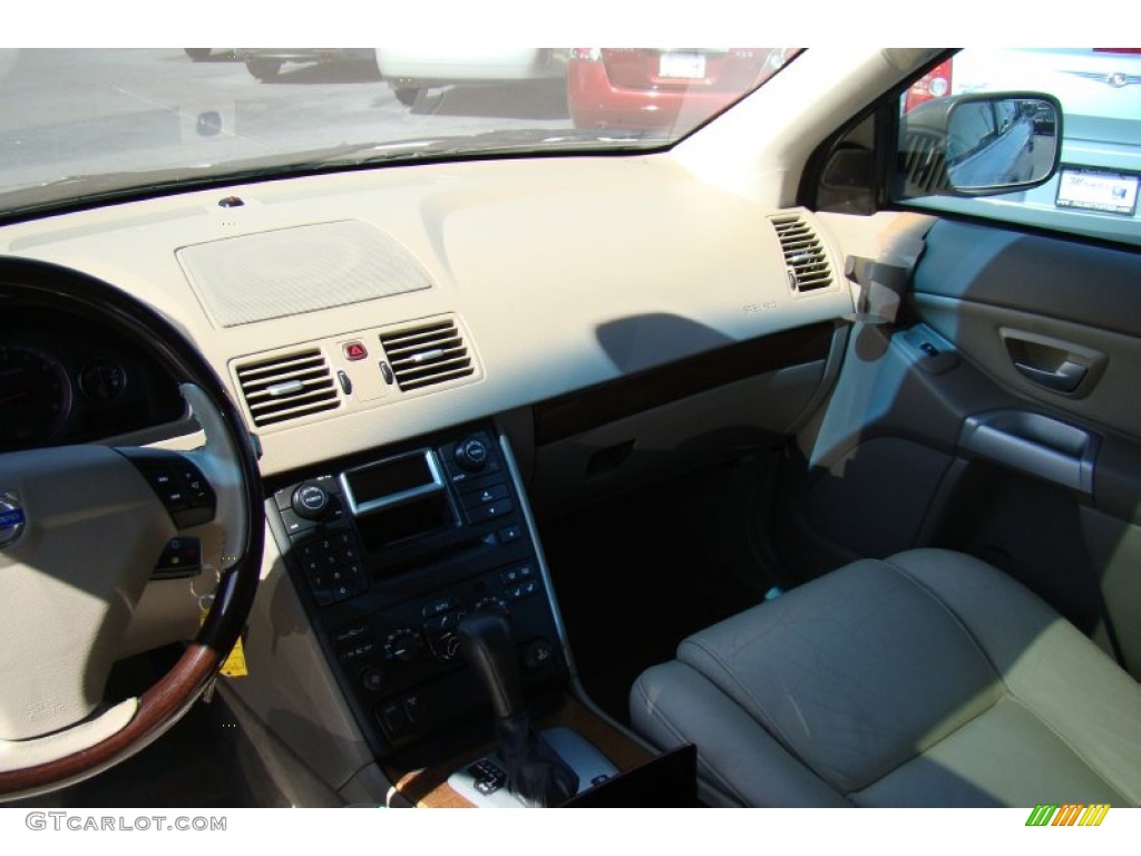 2004 XC90 2.5T AWD - Ice White / Taupe photo #19