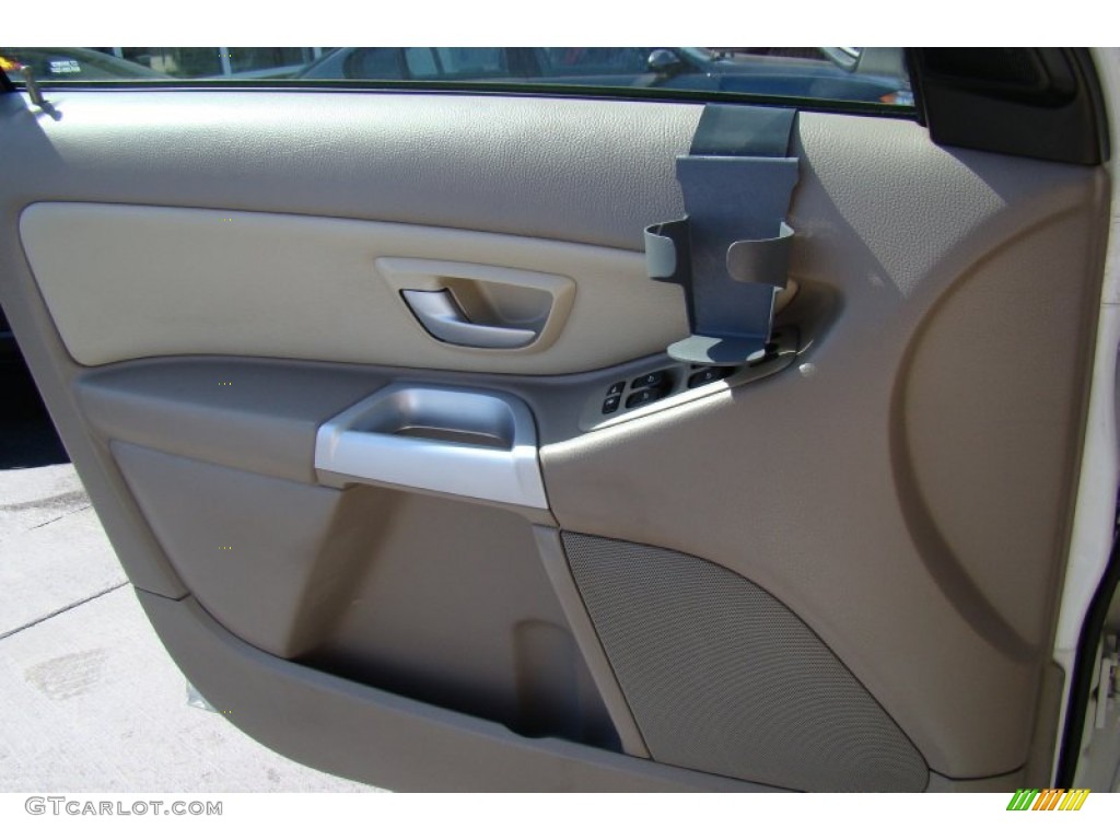 2004 XC90 2.5T AWD - Ice White / Taupe photo #20