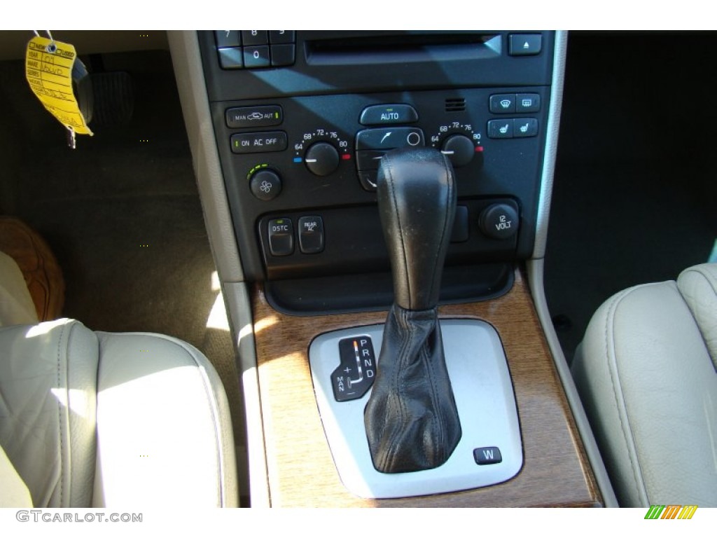 2004 XC90 2.5T AWD - Ice White / Taupe photo #22