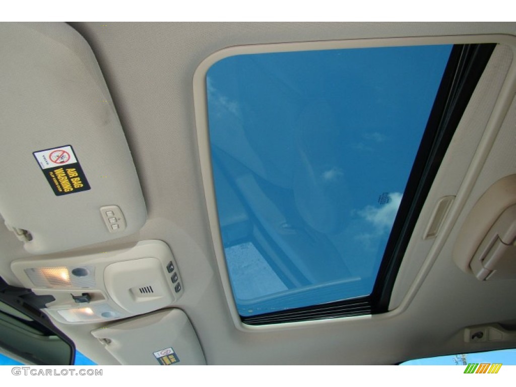 2004 XC90 2.5T AWD - Ice White / Taupe photo #34