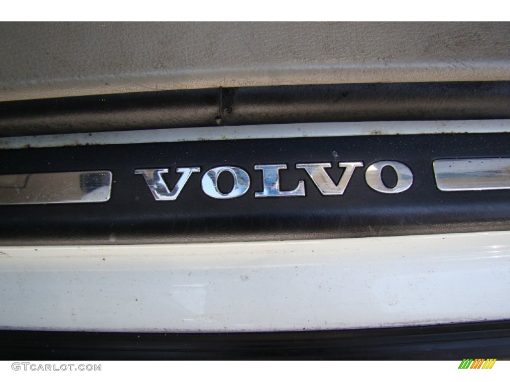 2004 XC90 2.5T AWD - Ice White / Taupe photo #37