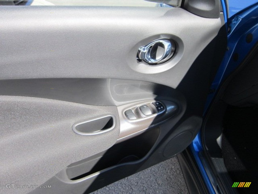 2011 Nissan Juke SV AWD Black/Silver Trim Door Panel Photo #55088407