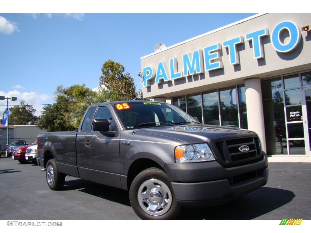 2005 F150 XL Regular Cab - Dark Shadow Grey Metallic / Medium Flint Grey photo #24