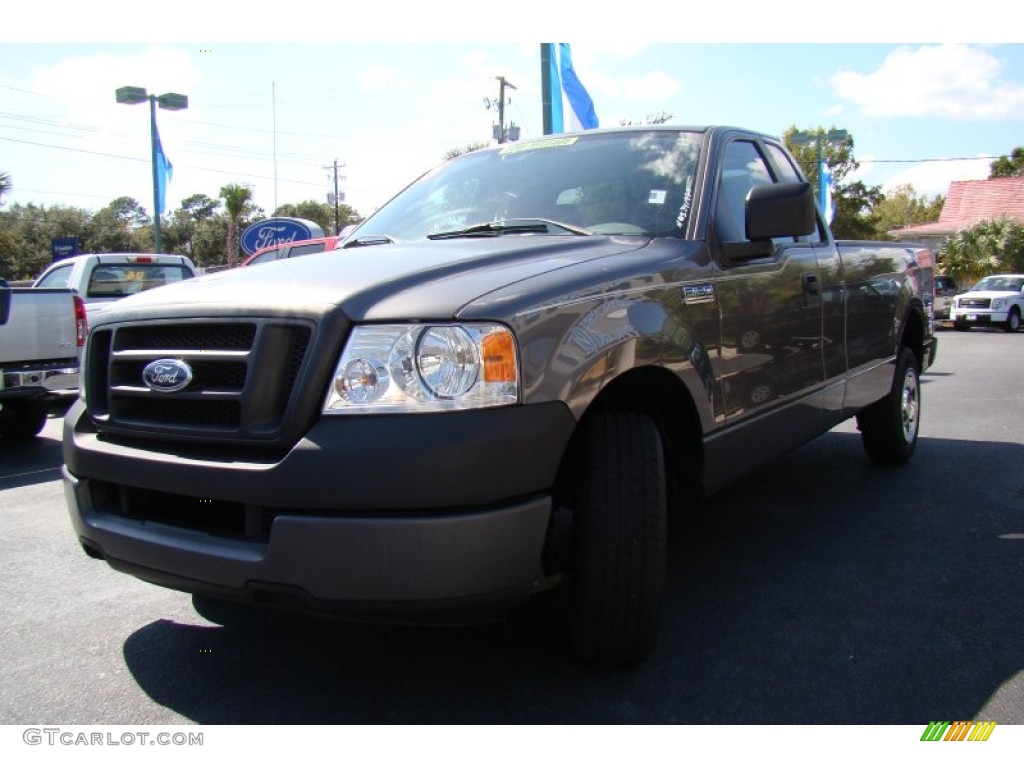 2005 F150 XL Regular Cab - Dark Shadow Grey Metallic / Medium Flint Grey photo #25