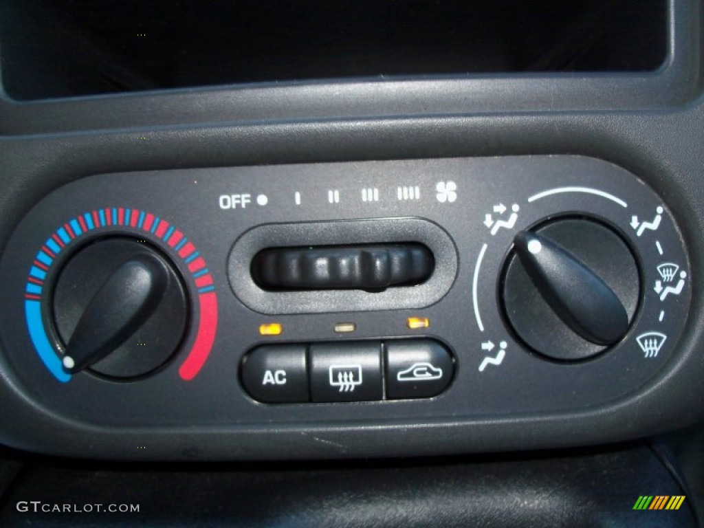2001 Saturn S Series SL1 Sedan Controls Photo #55090750
