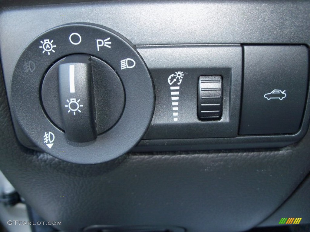 2008 Mercury Milan V6 Premier Controls Photos