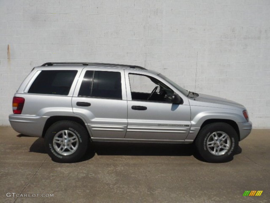 2002 Grand Cherokee Laredo 4x4 - Bright Silver Metallic / Dark Slate Gray photo #1