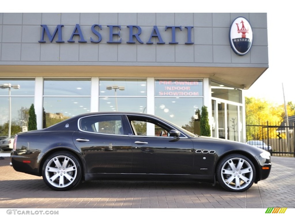 Black Maserati Quattroporte