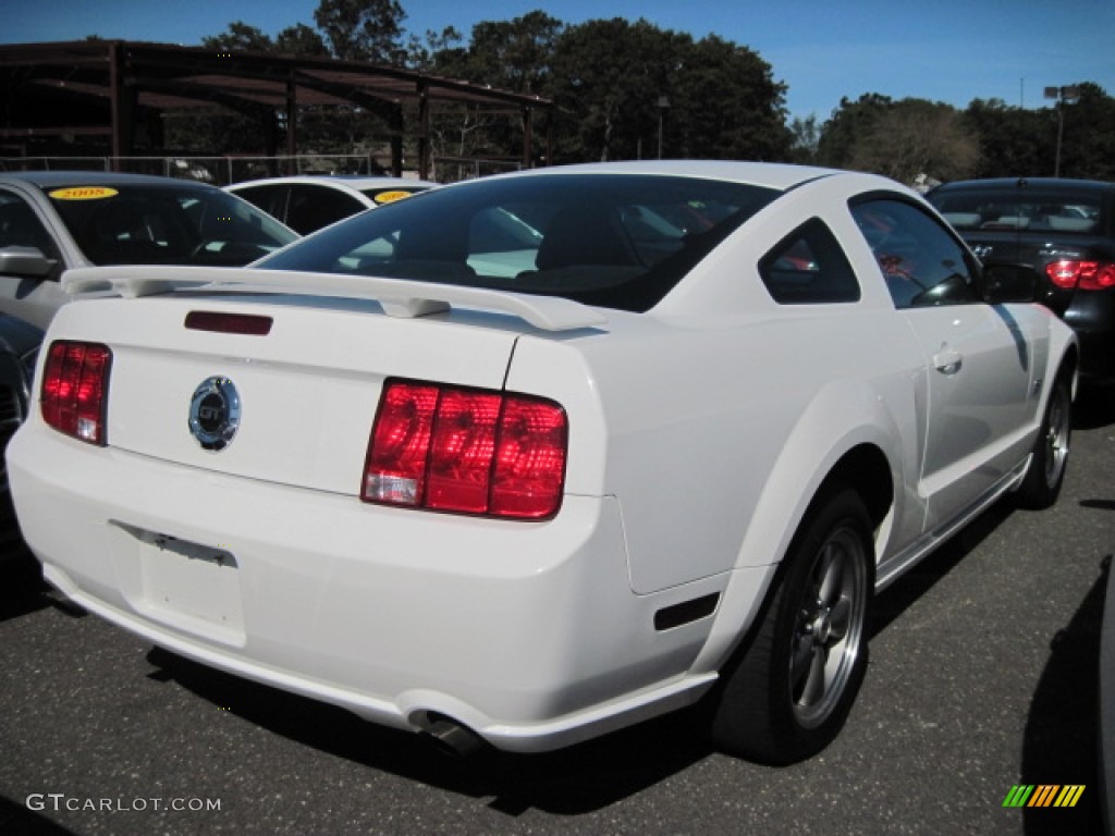 2006 Mustang GT Deluxe Coupe - Performance White / Dark Charcoal photo #3