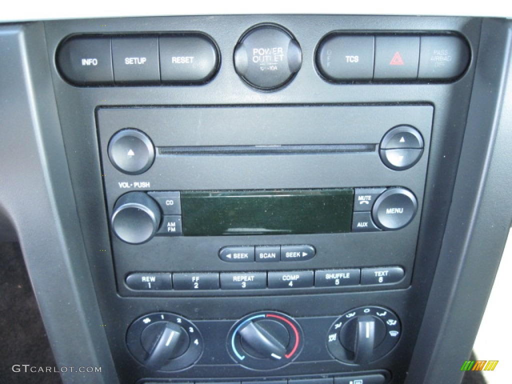 2006 Ford Mustang GT Deluxe Coupe Audio System Photo #55099057