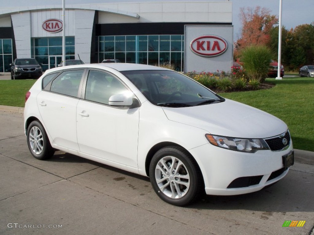 Clear White 2012 Kia Forte 5-Door EX Exterior Photo #55102391