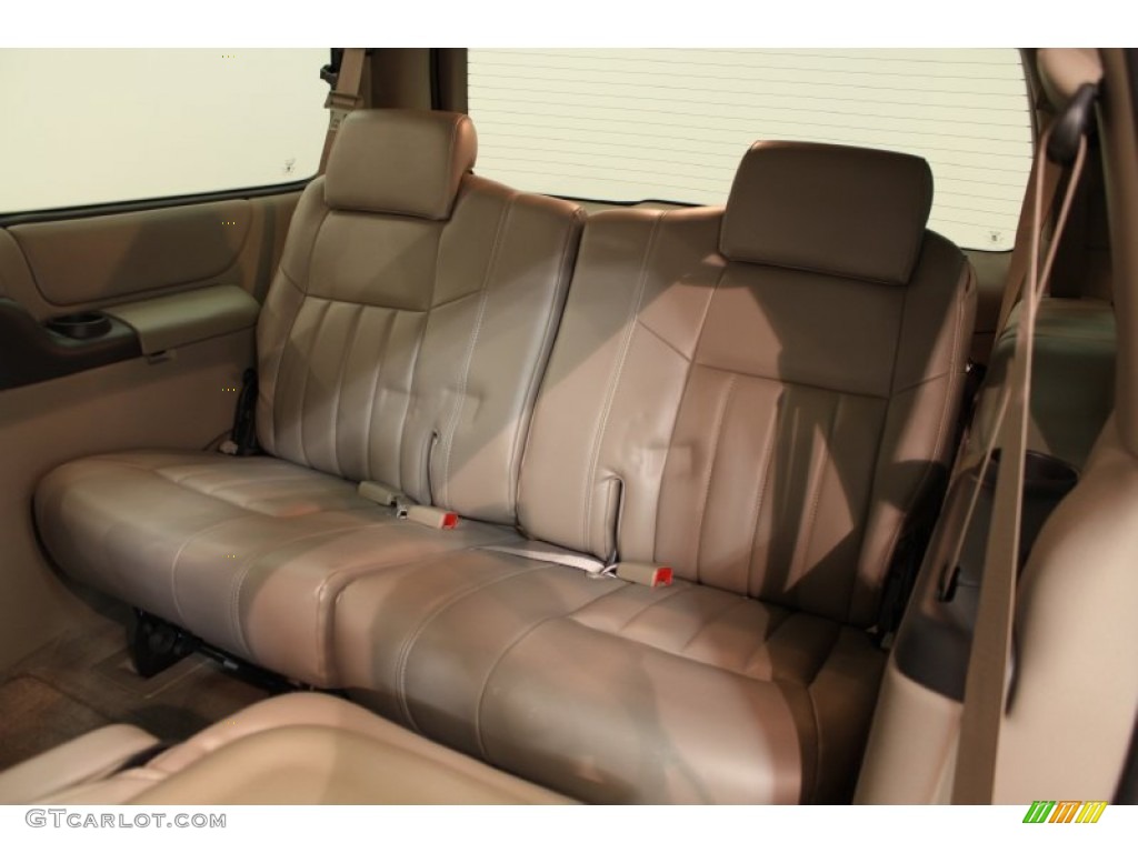 2004 Venture LT - Sport Red Metallic / Neutral photo #12