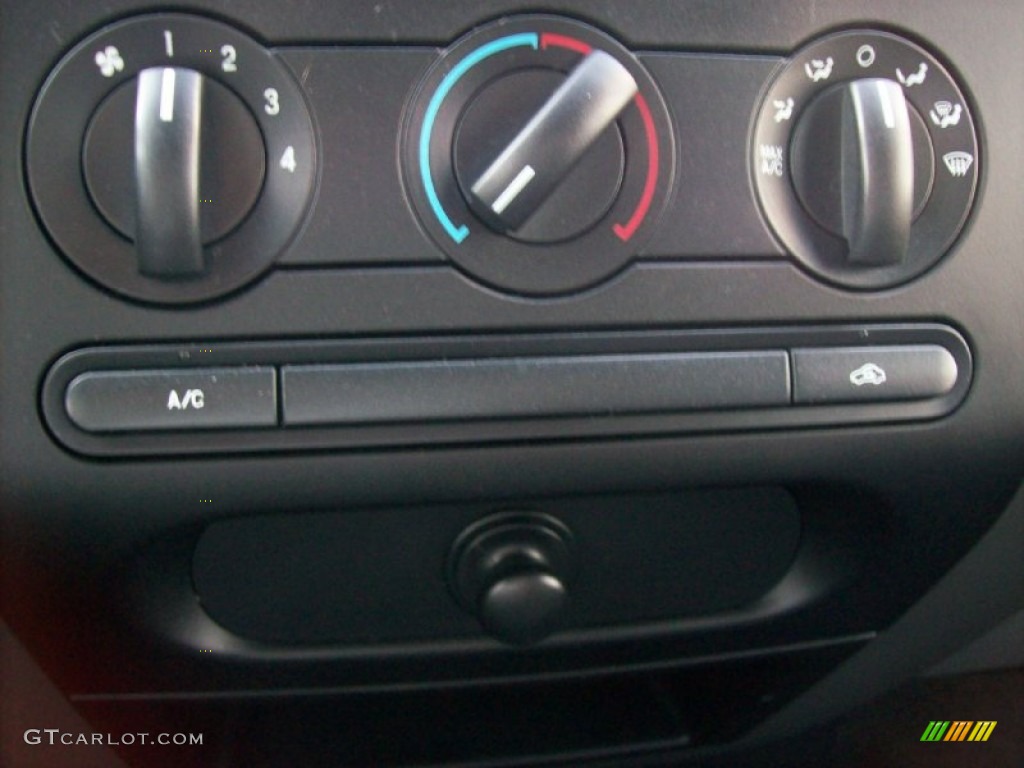 2005 F150 STX SuperCab 4x4 - Bright Red / Medium Flint Grey photo #7
