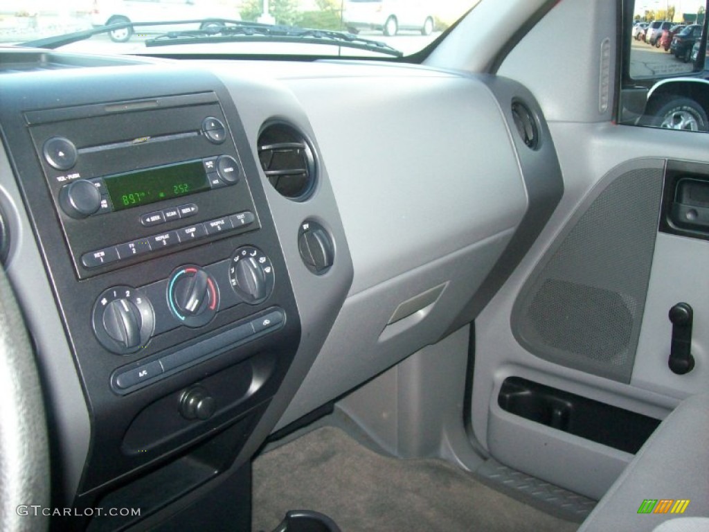 2005 F150 STX SuperCab 4x4 - Bright Red / Medium Flint Grey photo #9