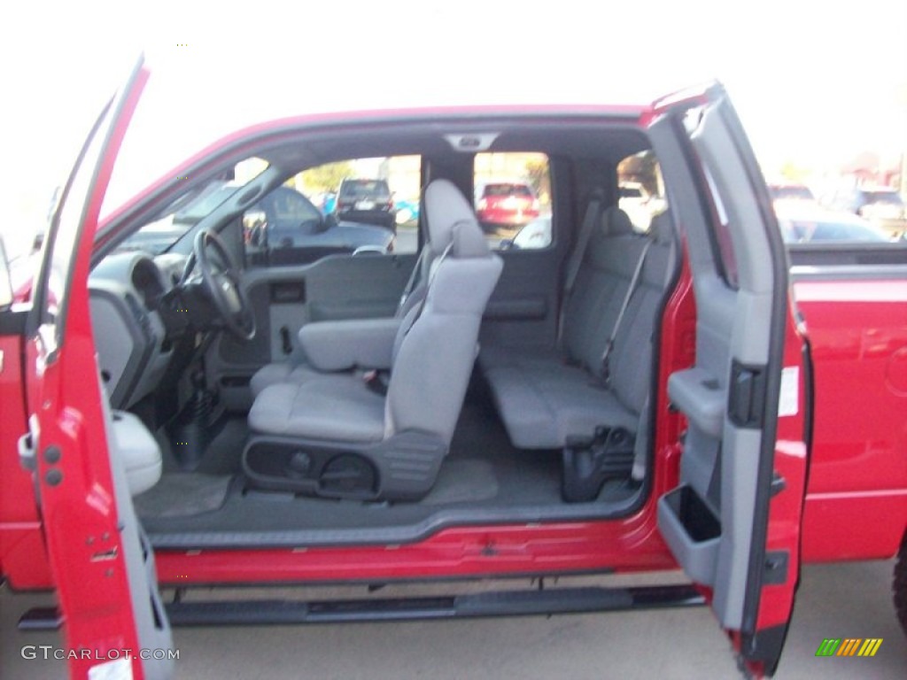 2005 F150 STX SuperCab 4x4 - Bright Red / Medium Flint Grey photo #10