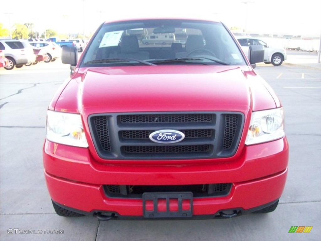 2005 F150 STX SuperCab 4x4 - Bright Red / Medium Flint Grey photo #12