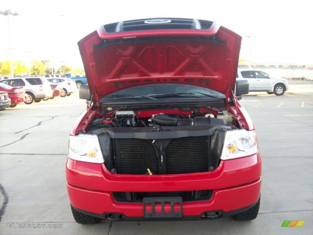 2005 F150 STX SuperCab 4x4 - Bright Red / Medium Flint Grey photo #13