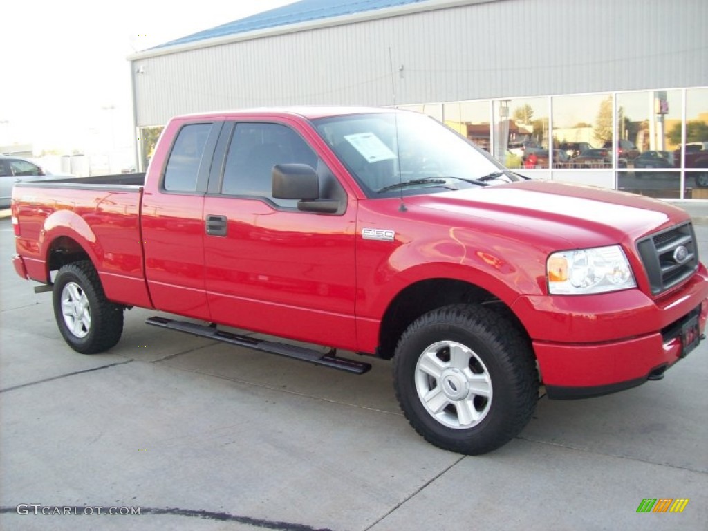 2005 F150 STX SuperCab 4x4 - Bright Red / Medium Flint Grey photo #15