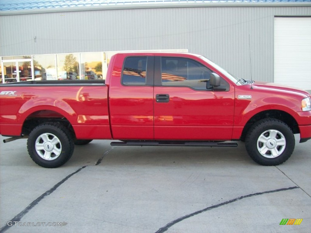 2005 F150 STX SuperCab 4x4 - Bright Red / Medium Flint Grey photo #16