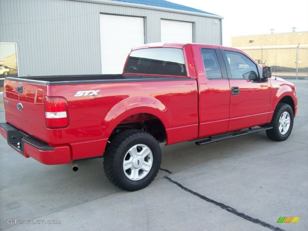2005 F150 STX SuperCab 4x4 - Bright Red / Medium Flint Grey photo #17