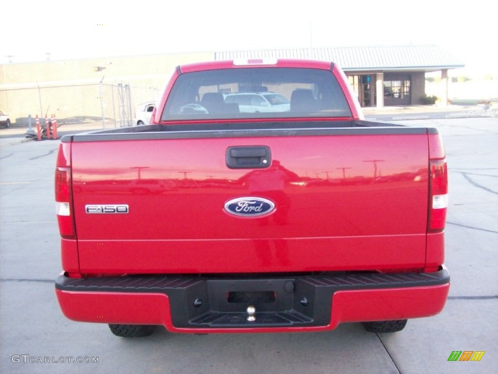 2005 F150 STX SuperCab 4x4 - Bright Red / Medium Flint Grey photo #18