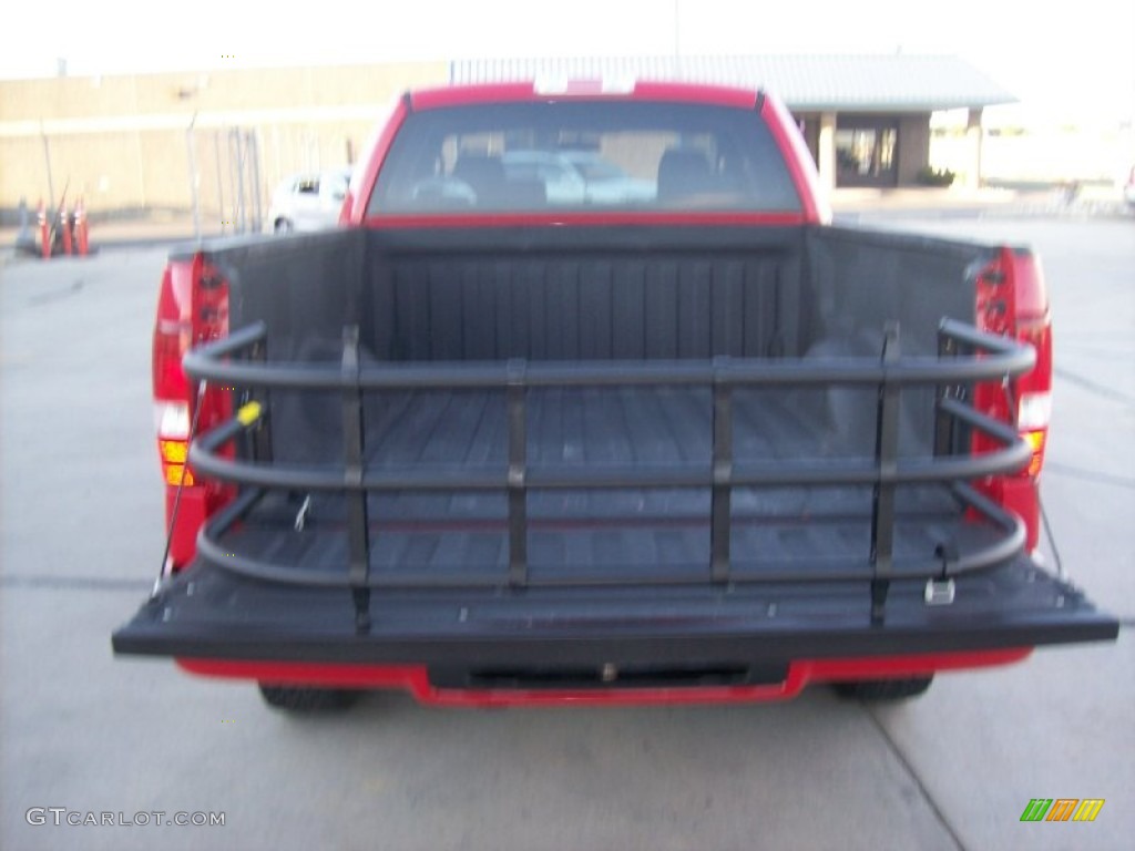 2005 F150 STX SuperCab 4x4 - Bright Red / Medium Flint Grey photo #19