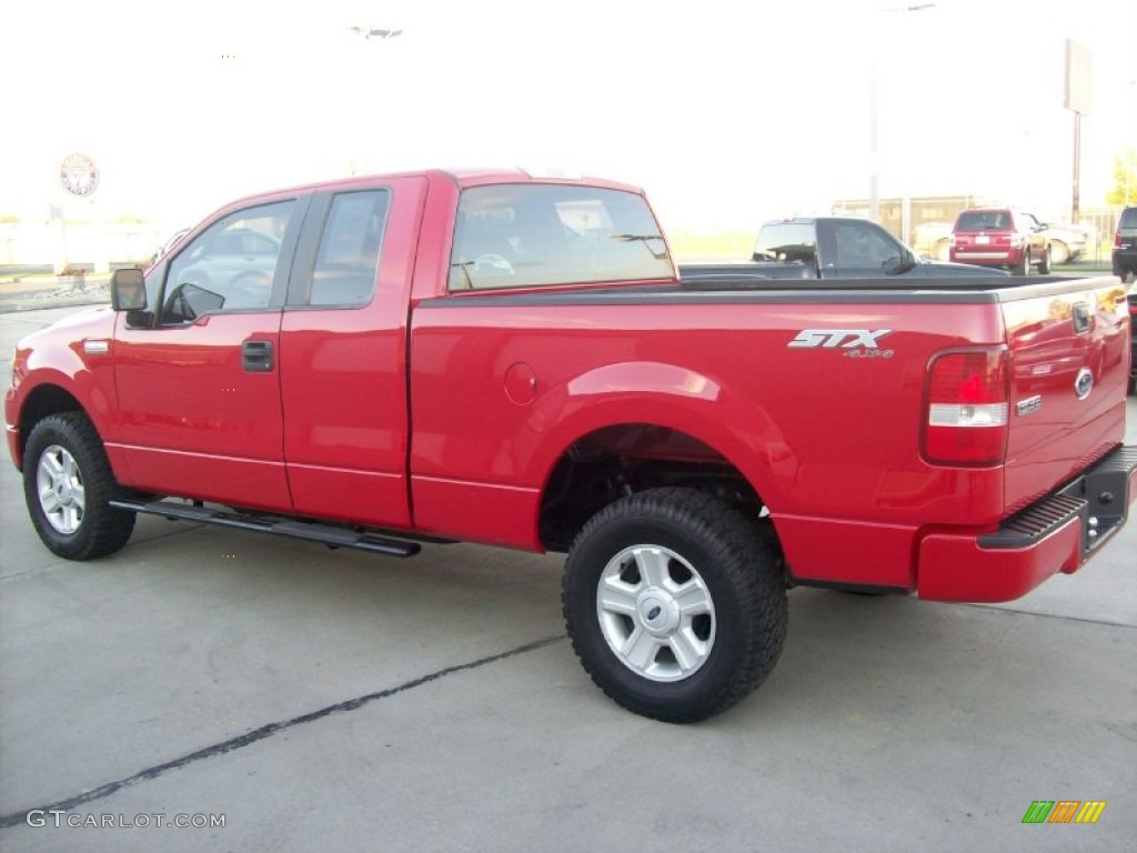 2005 F150 STX SuperCab 4x4 - Bright Red / Medium Flint Grey photo #20