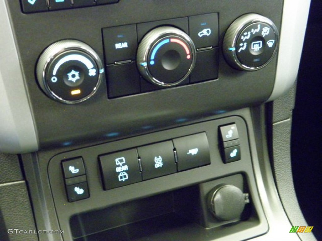 2012 Chevrolet Traverse LT AWD Controls Photo #55111587