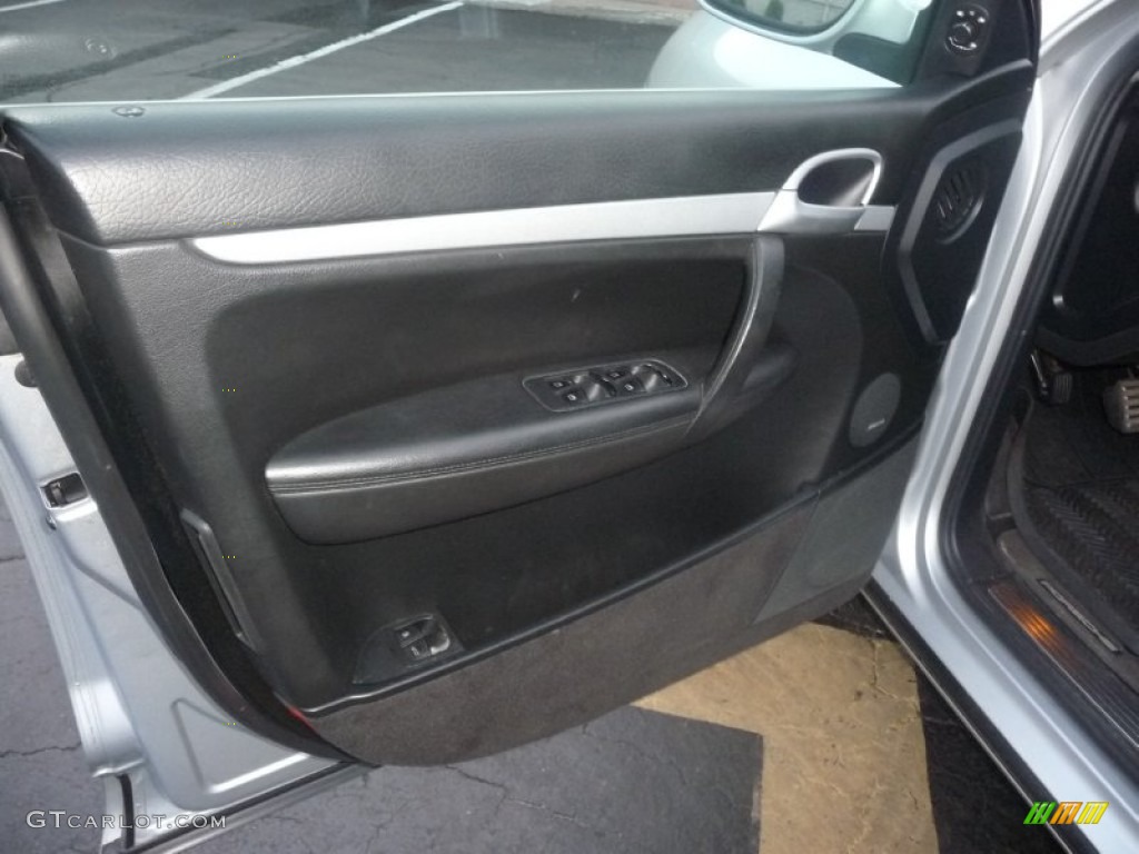 2005 Porsche Cayenne S Door Panel Photos