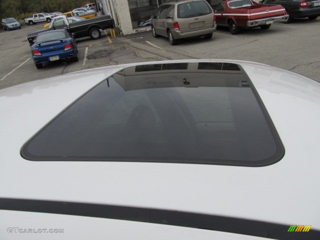 2001 3 Series 325xi Sedan - Alpine White / Sand photo #3