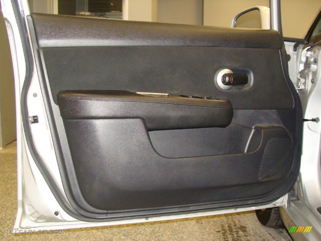 2010 Versa 1.8 SL Hatchback - Brilliant Silver Metallic / Charcoal photo #16